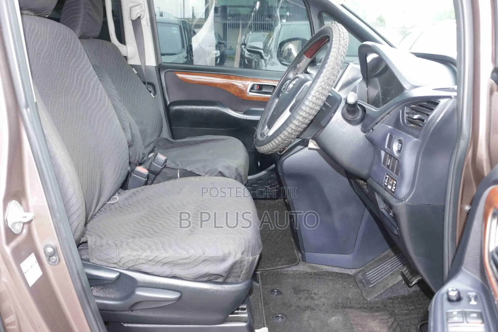Toyota Noah 2014 Brown