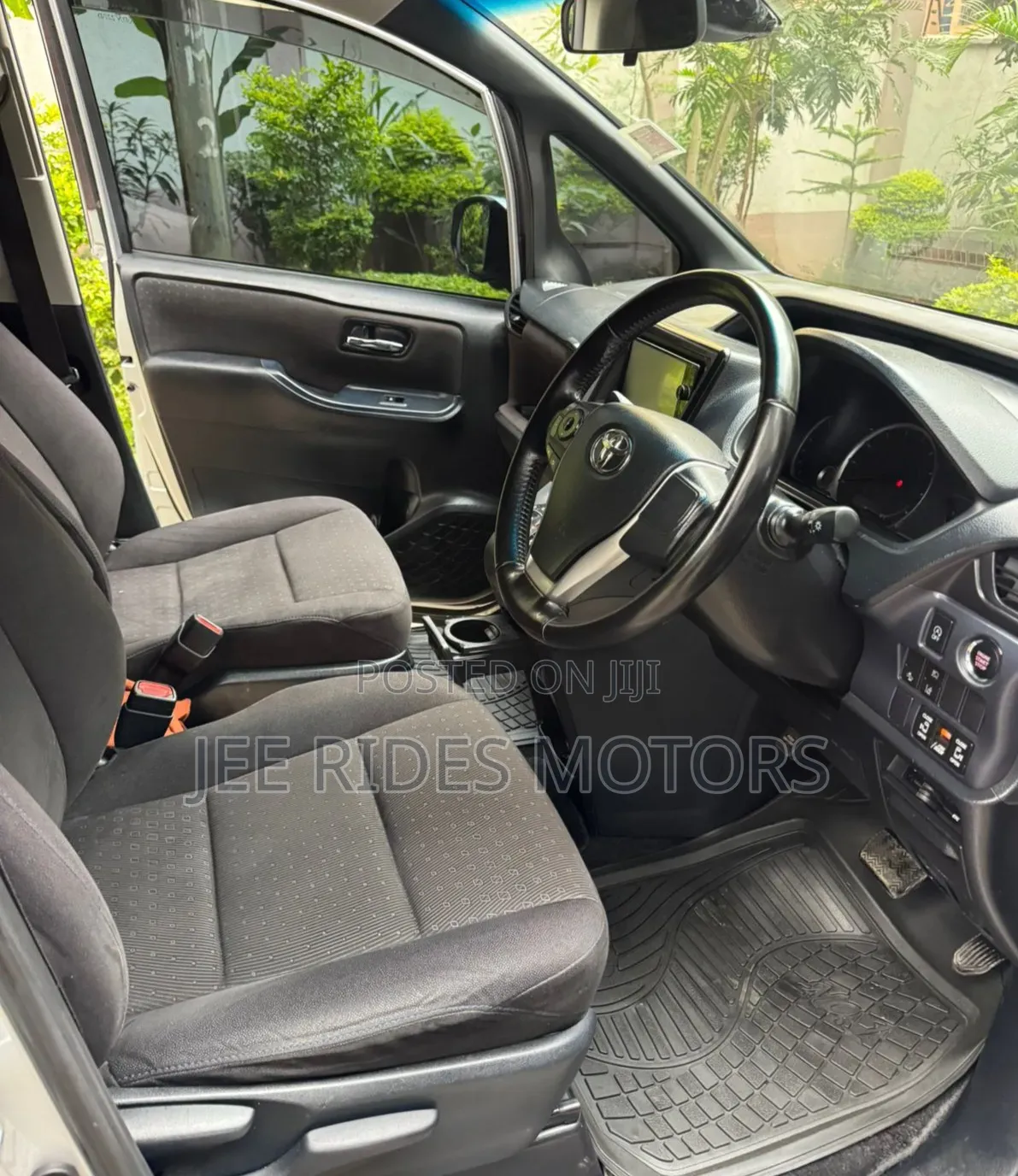 Toyota Noah 2016 Silver