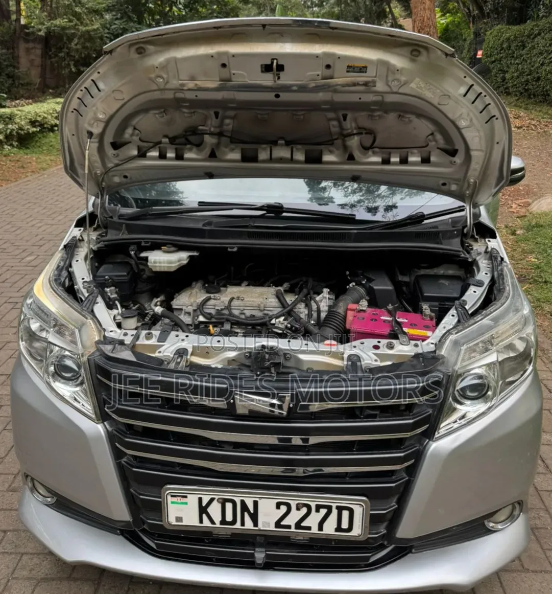 Toyota Noah 2016 Silver
