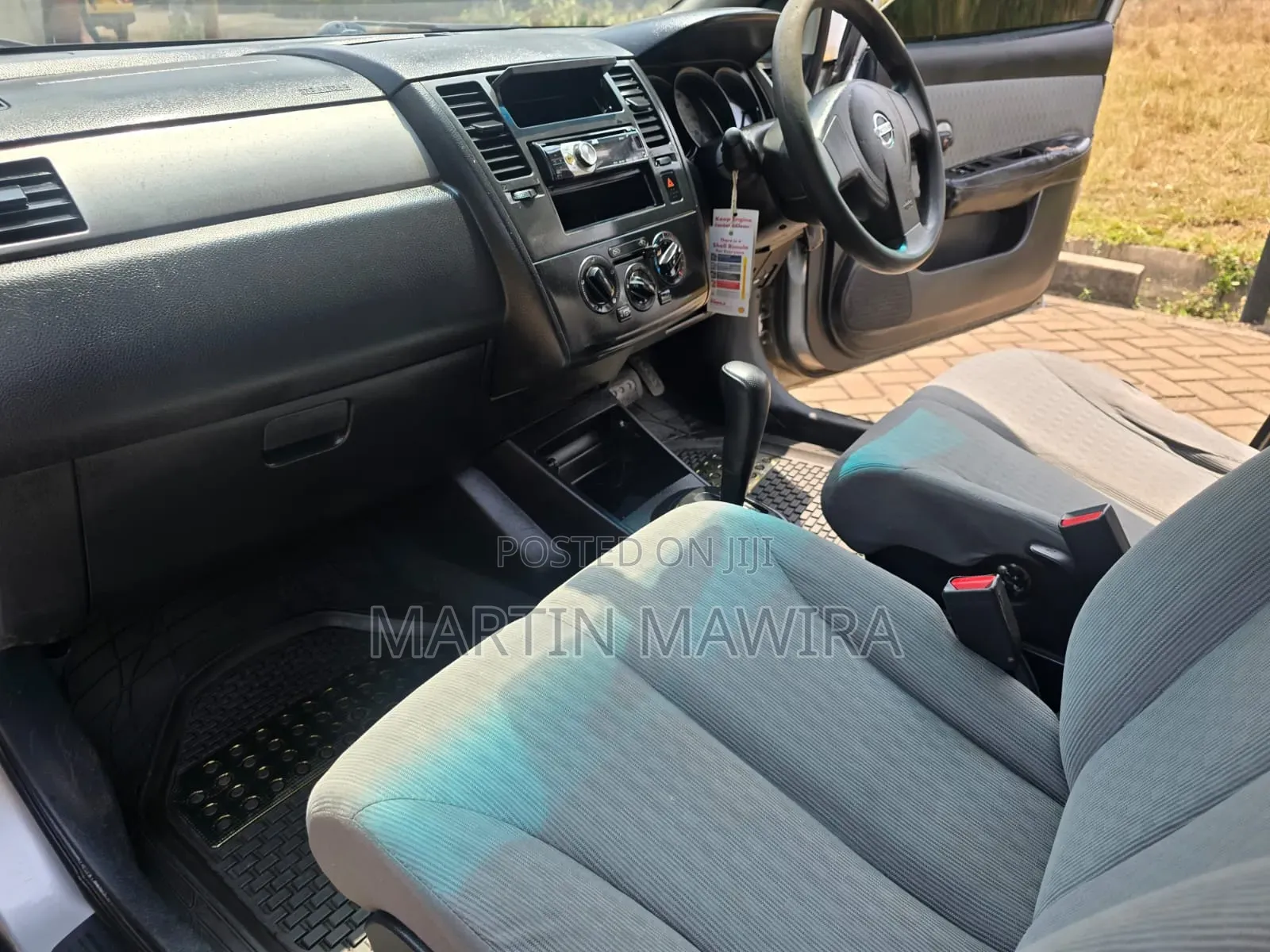 Nissan Tiida 2010 Silver