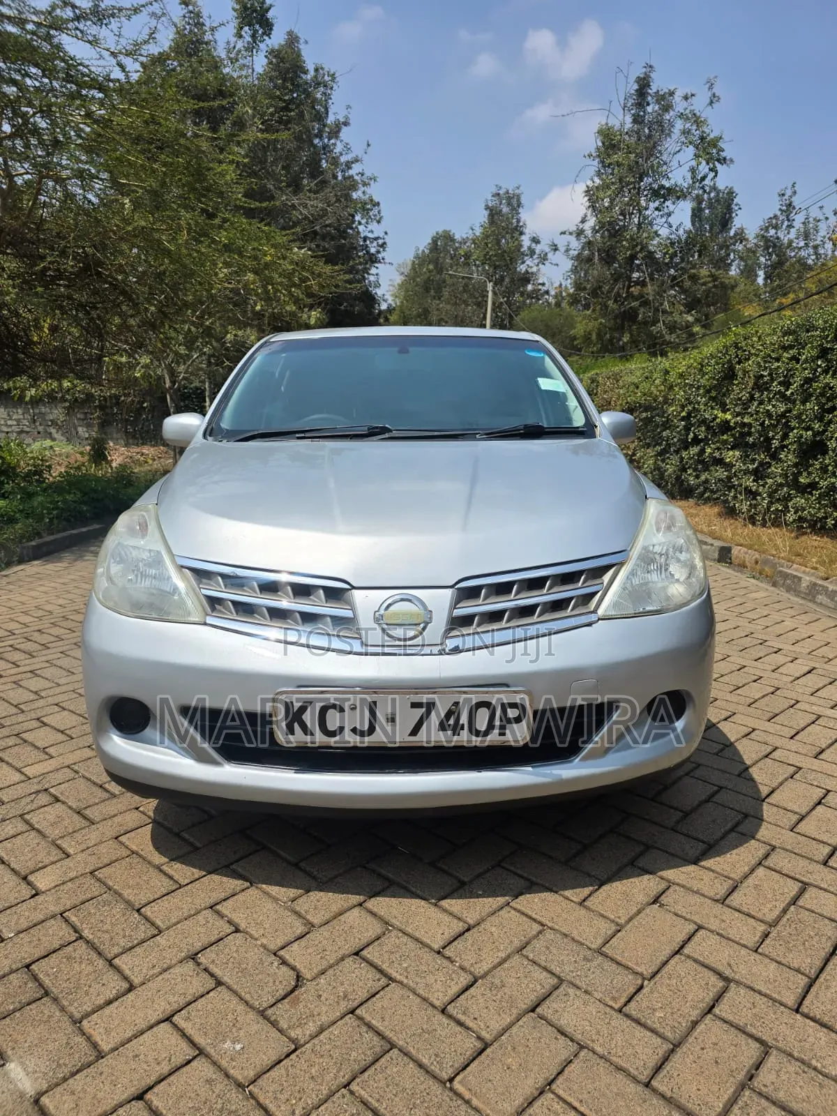 Nissan Tiida 2010 Silver
