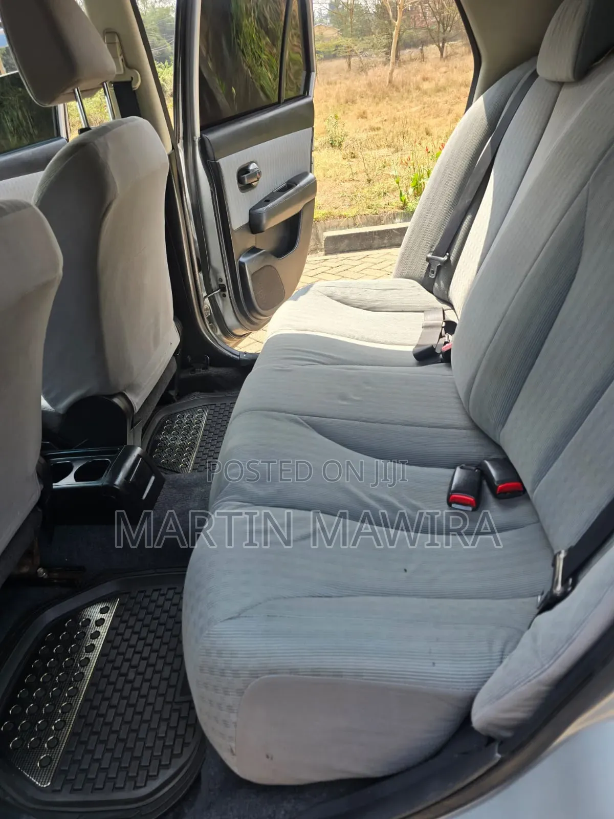 Nissan Tiida 2010 Silver