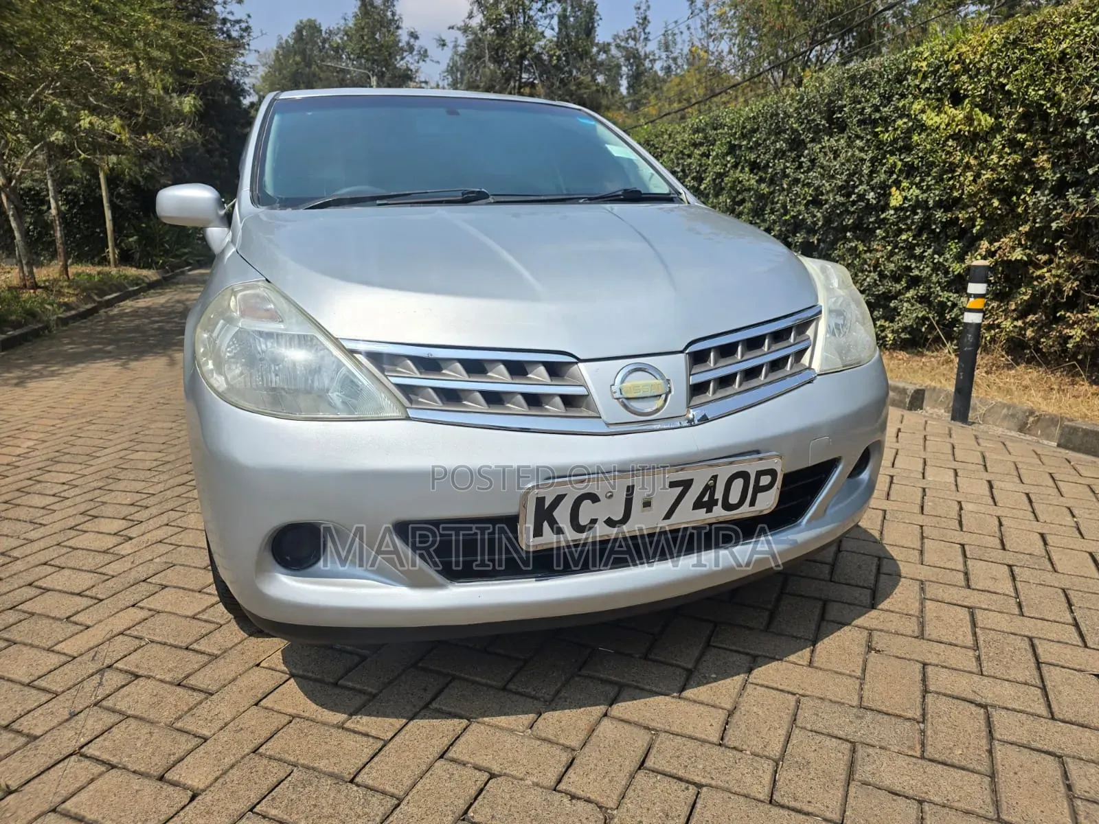 Nissan Tiida 2010 Silver