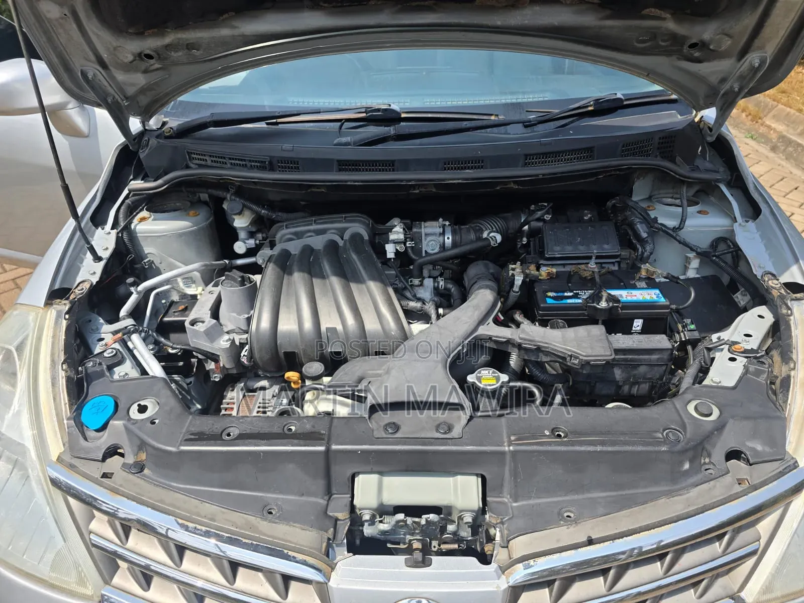 Nissan Tiida 2010 Silver