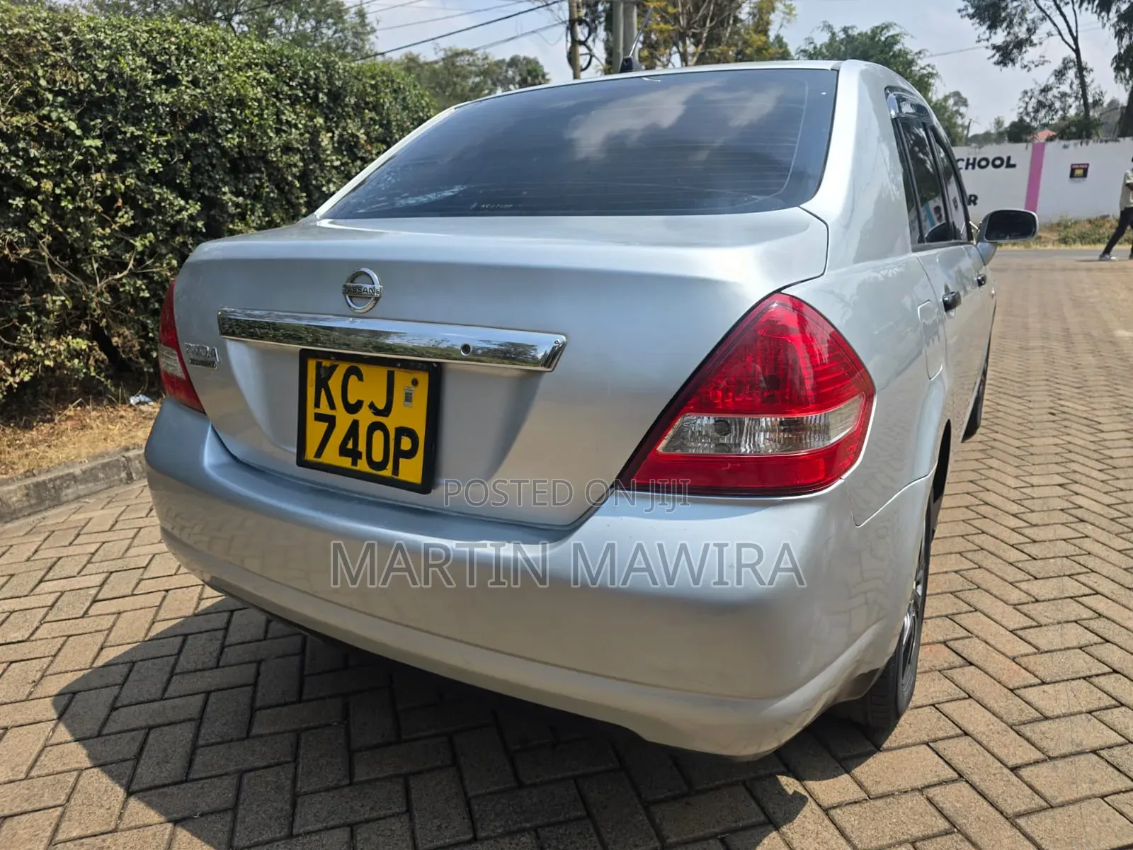 Nissan Tiida 2010 Silver