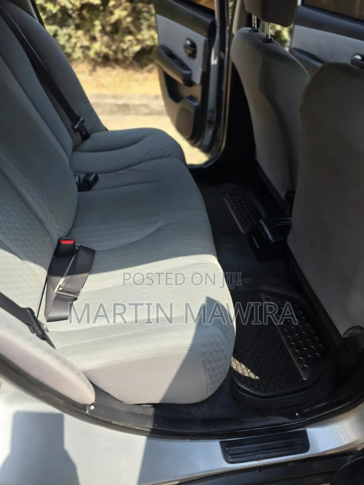 Nissan Tiida 2010 Silver