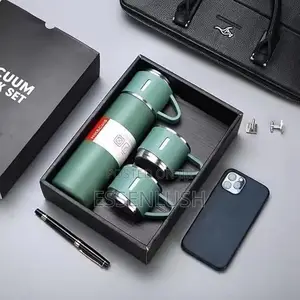 Premium 500ml Vacuum Flask Gift Set (Includes 3 Cups)