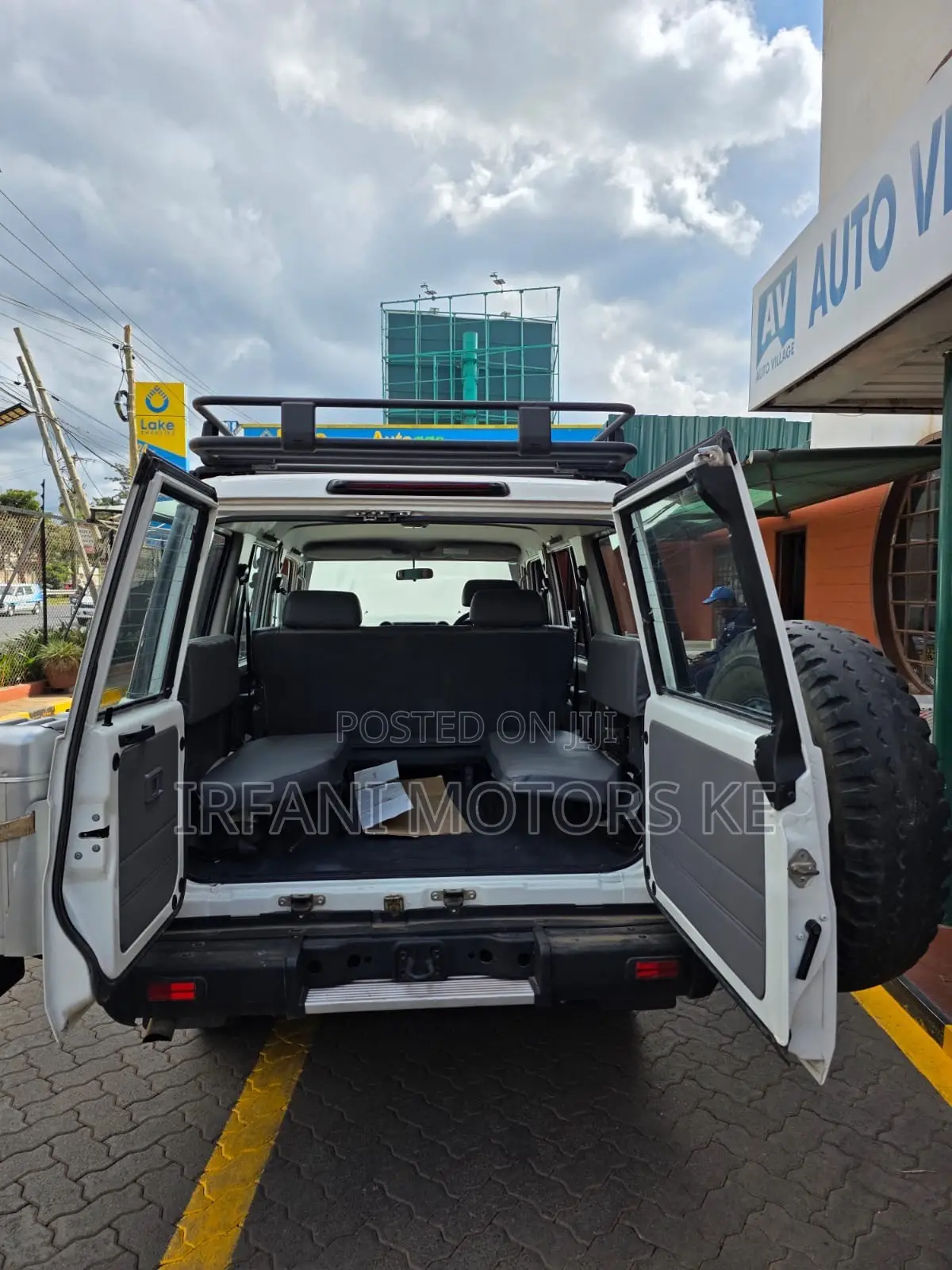 Toyota Land Cruiser 4.0 V6 GXR 2016 White