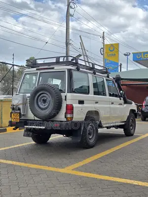 Toyota Land Cruiser 4.0 V6 GXR 2016 White