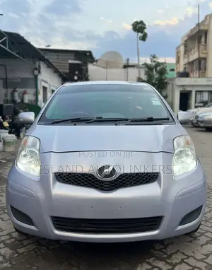 Toyota Vitz 1.3 FWD 5dr 2011 Purple