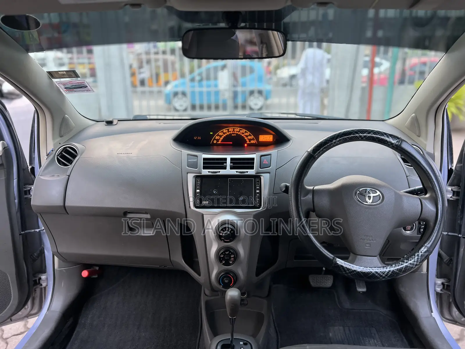 Toyota Vitz 1.3 FWD 5dr 2011 Purple