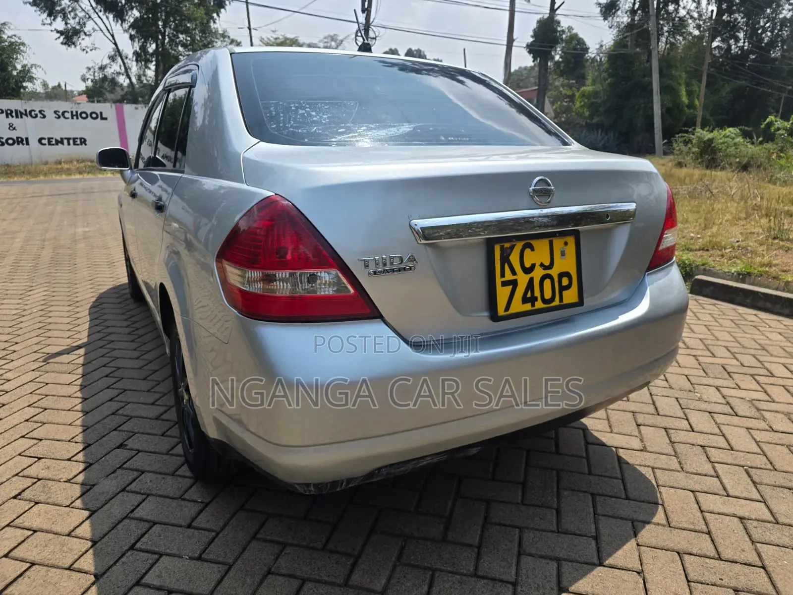 Nissan Tiida 2010 Silver