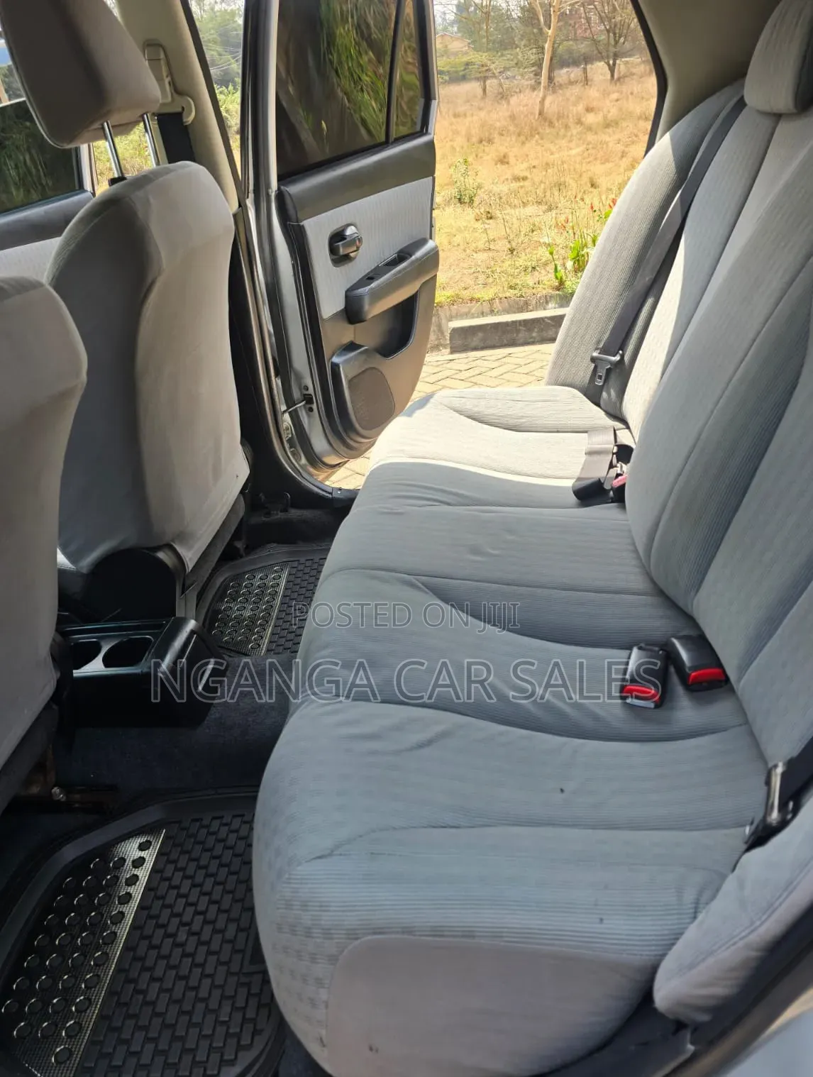 Nissan Tiida 2010 Silver