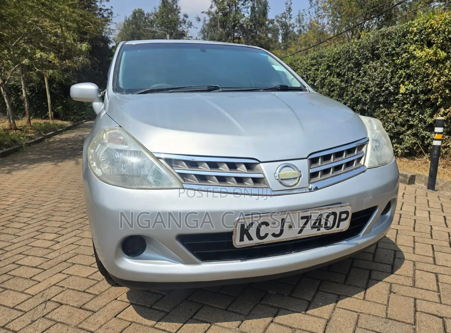 Nissan Tiida 2010 Silver