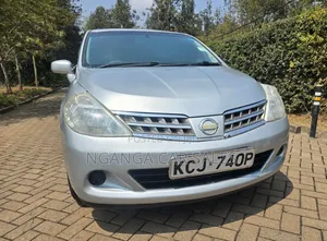 Nissan Tiida 2010 Silver