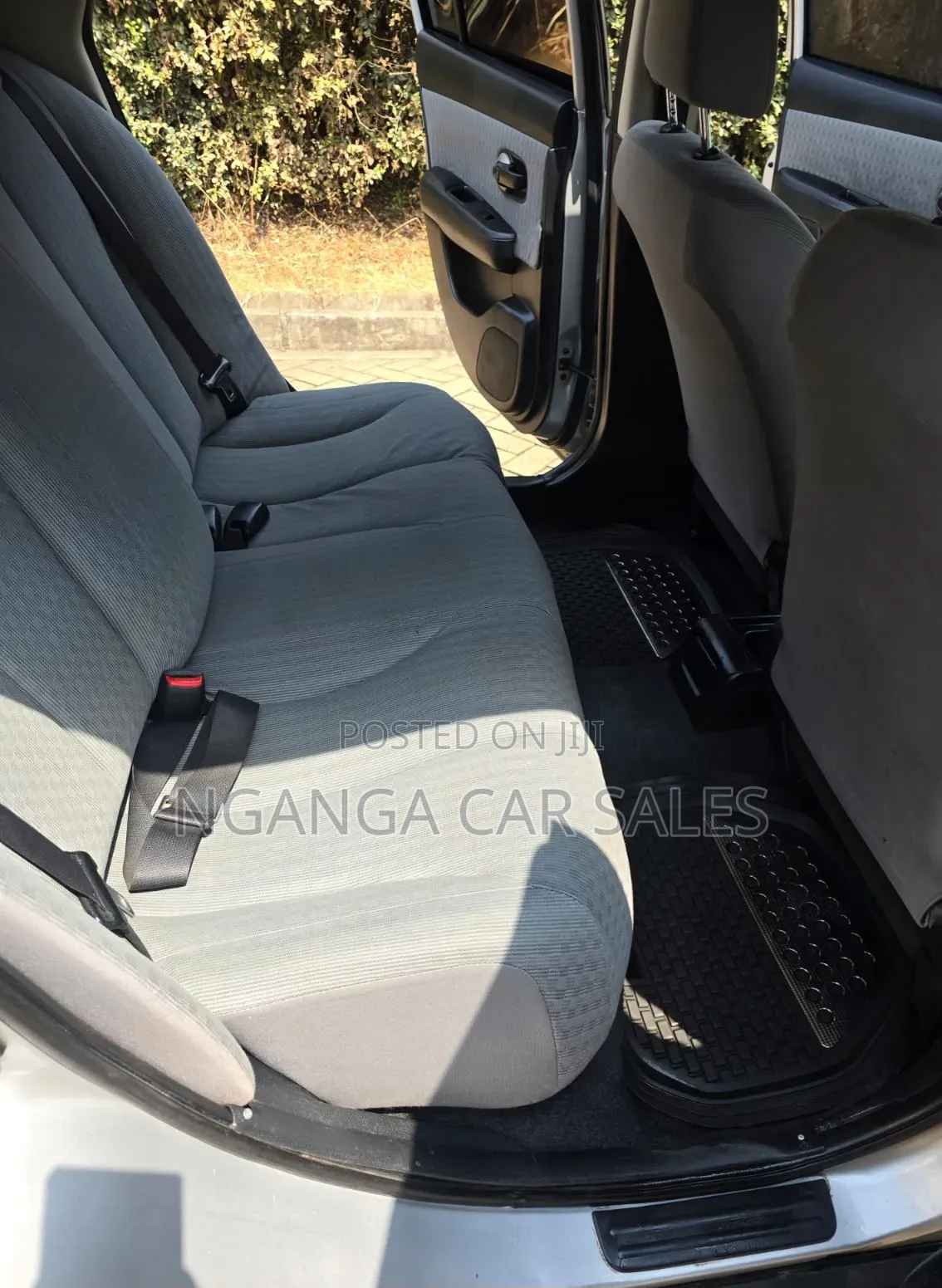 Nissan Tiida 2010 Silver