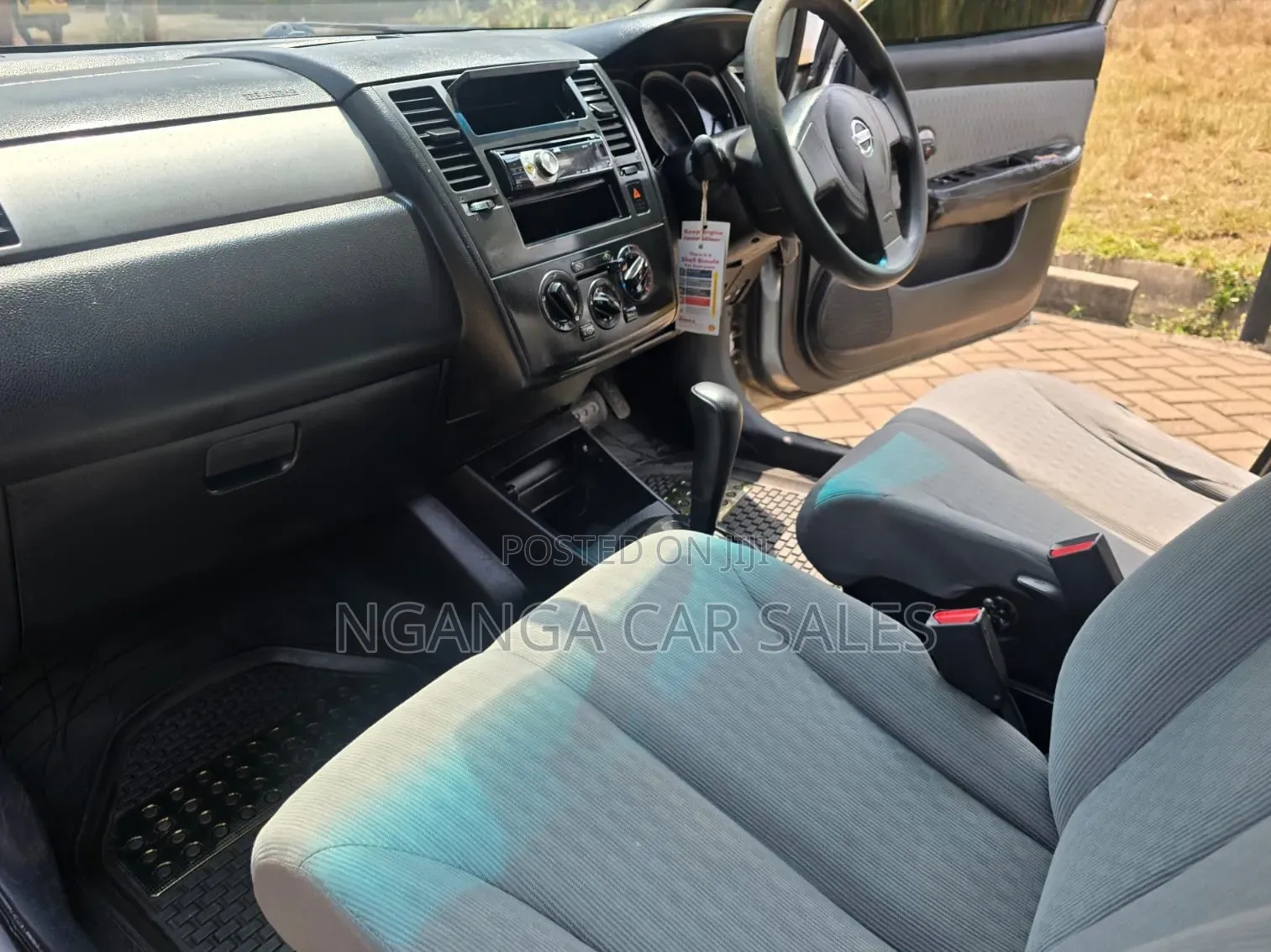 Nissan Tiida 2010 Silver