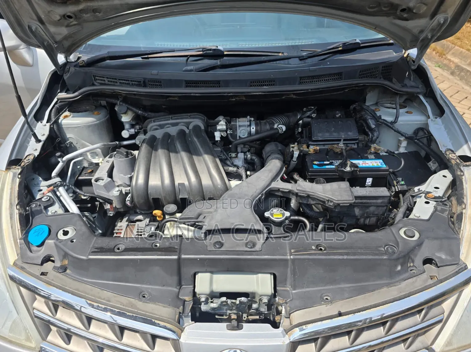 Nissan Tiida 2010 Silver