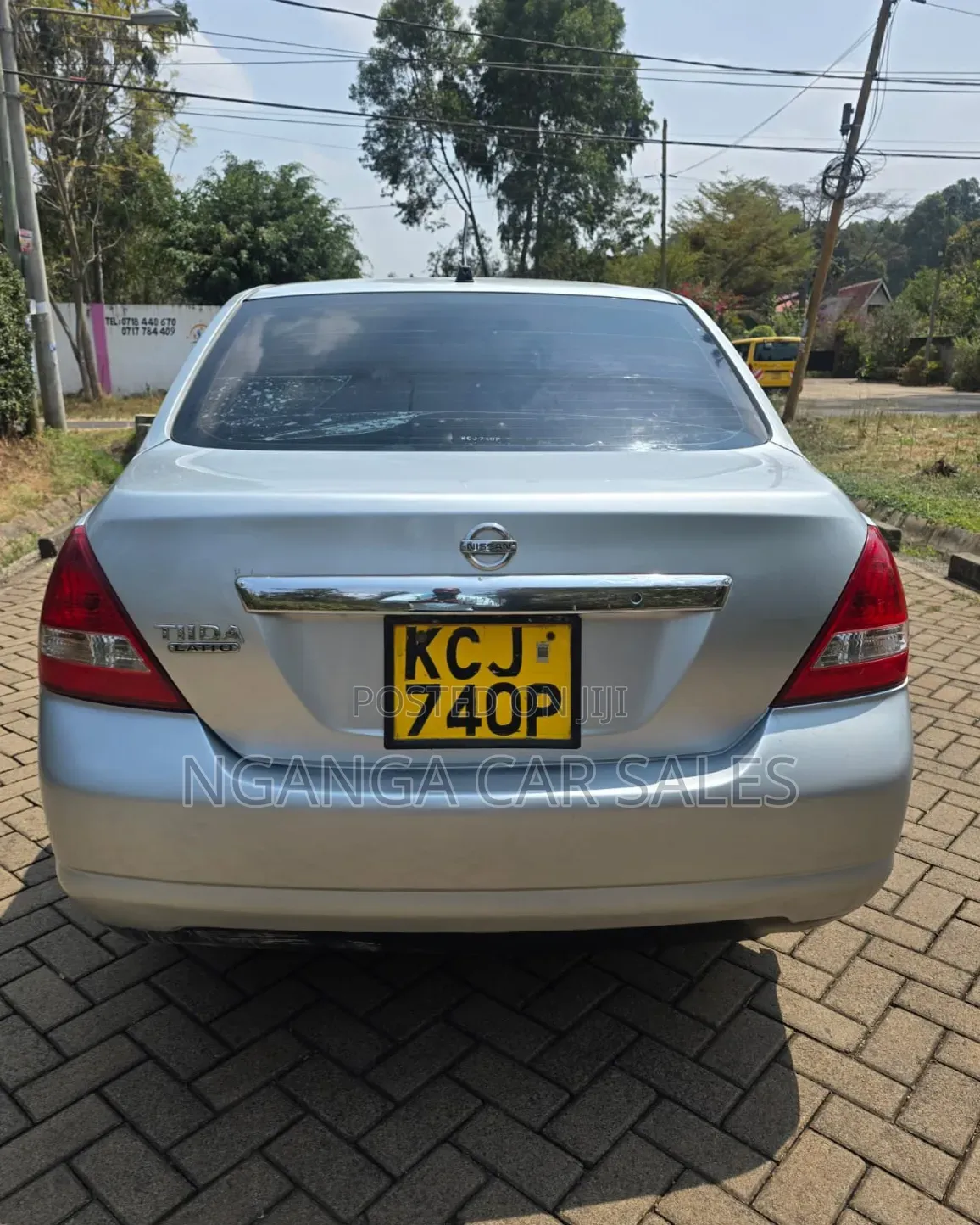 Nissan Tiida 2010 Silver