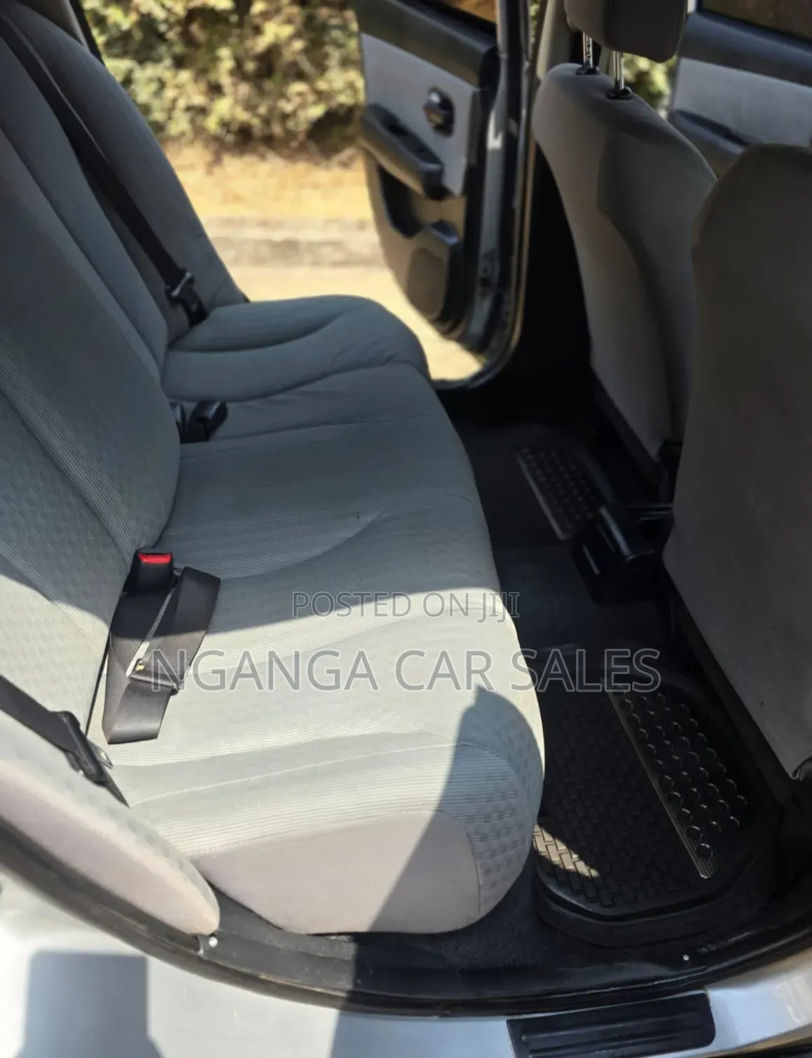 Nissan Tiida 2010 Silver