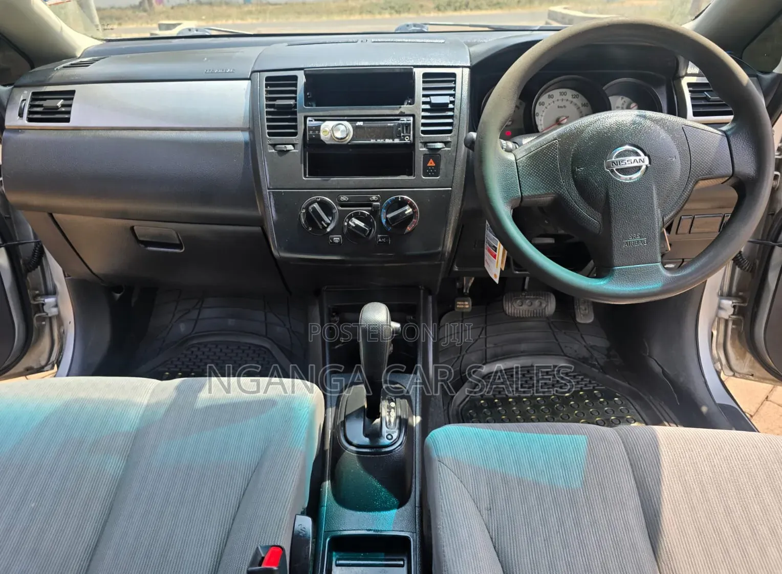 Nissan Tiida 2010 Silver