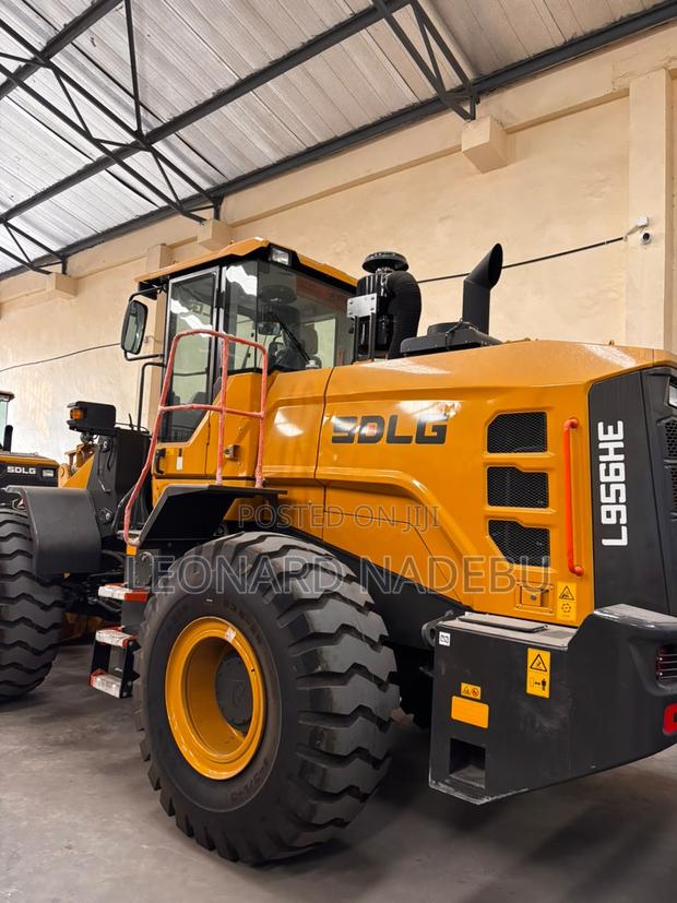 Wheel Loader - thumbnail 3