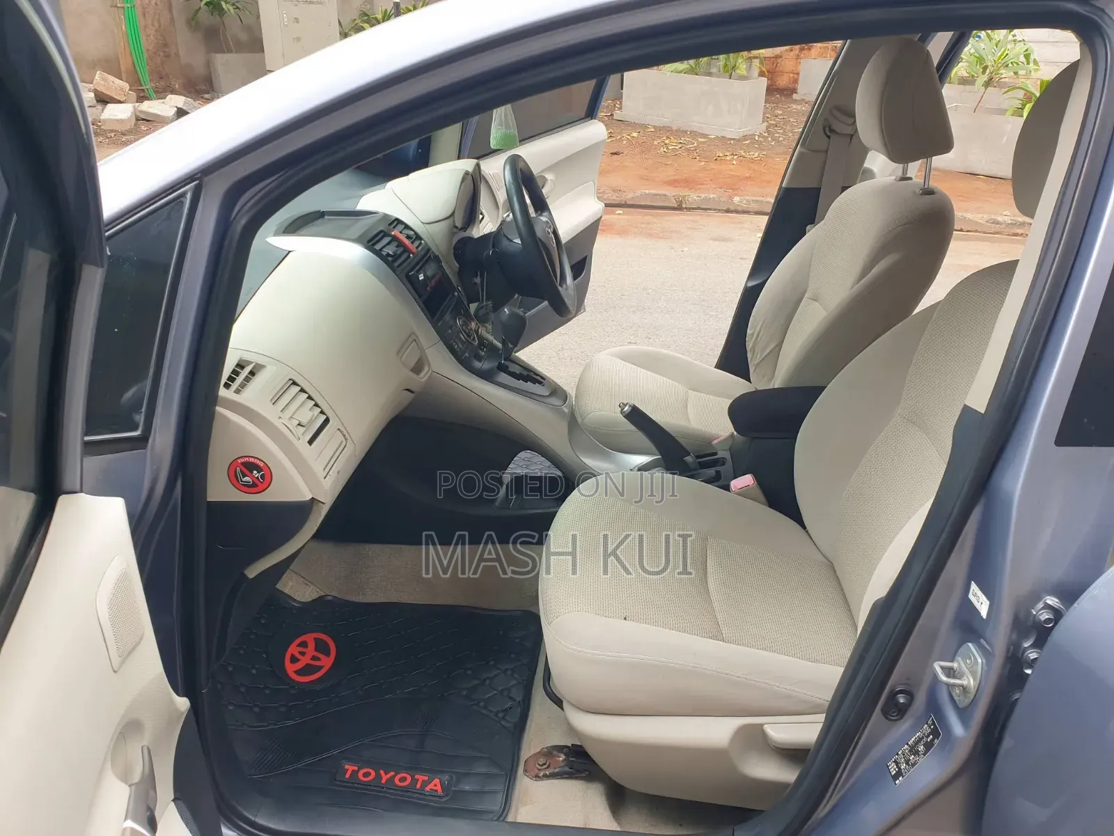 Toyota Auris 2011 Gray