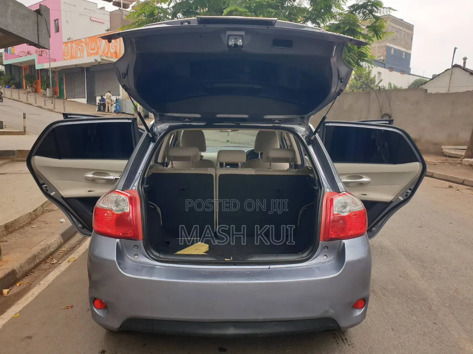Toyota Auris 2011 Gray