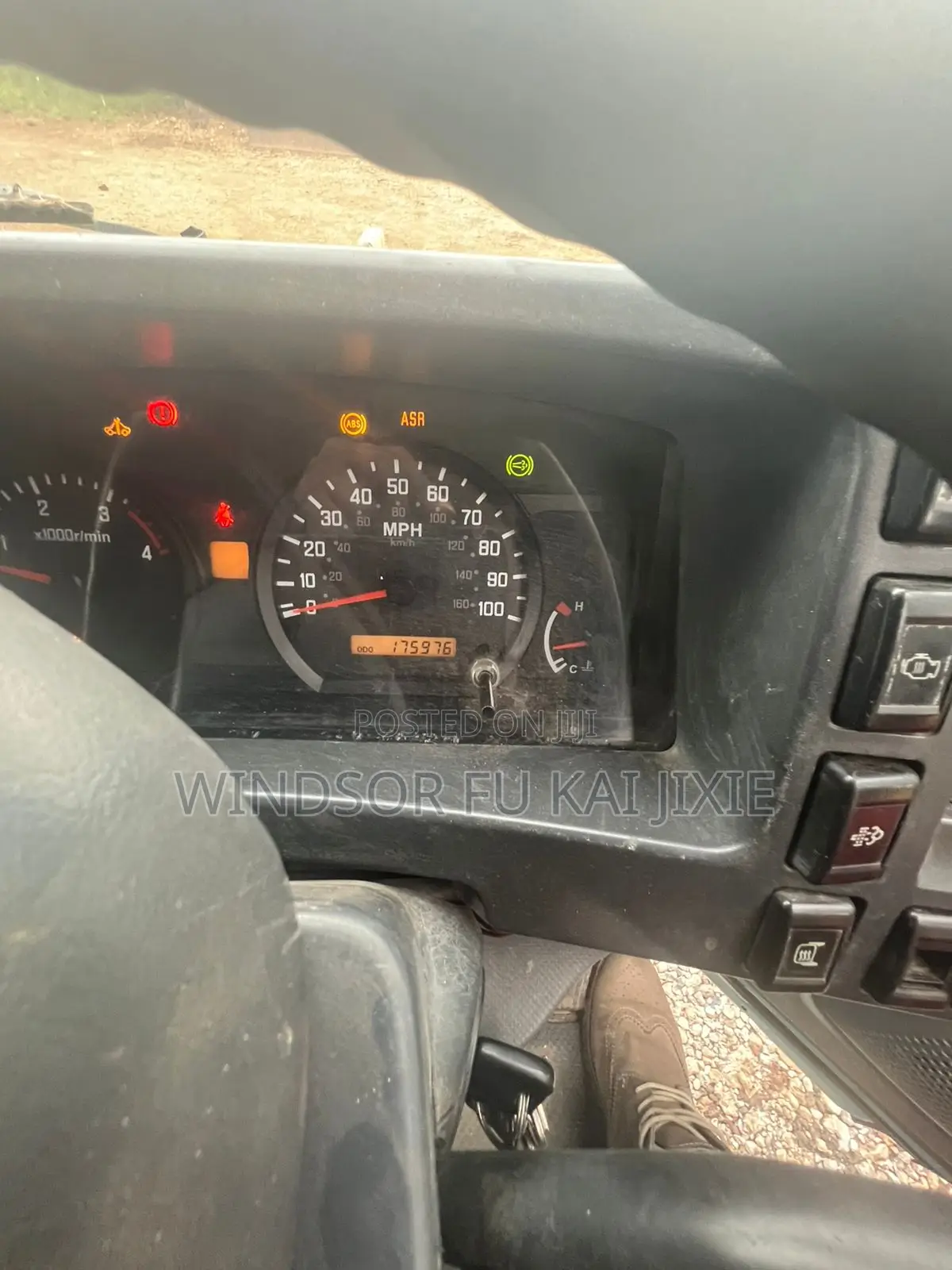 ISUZU NQR 75 Cargo Truck