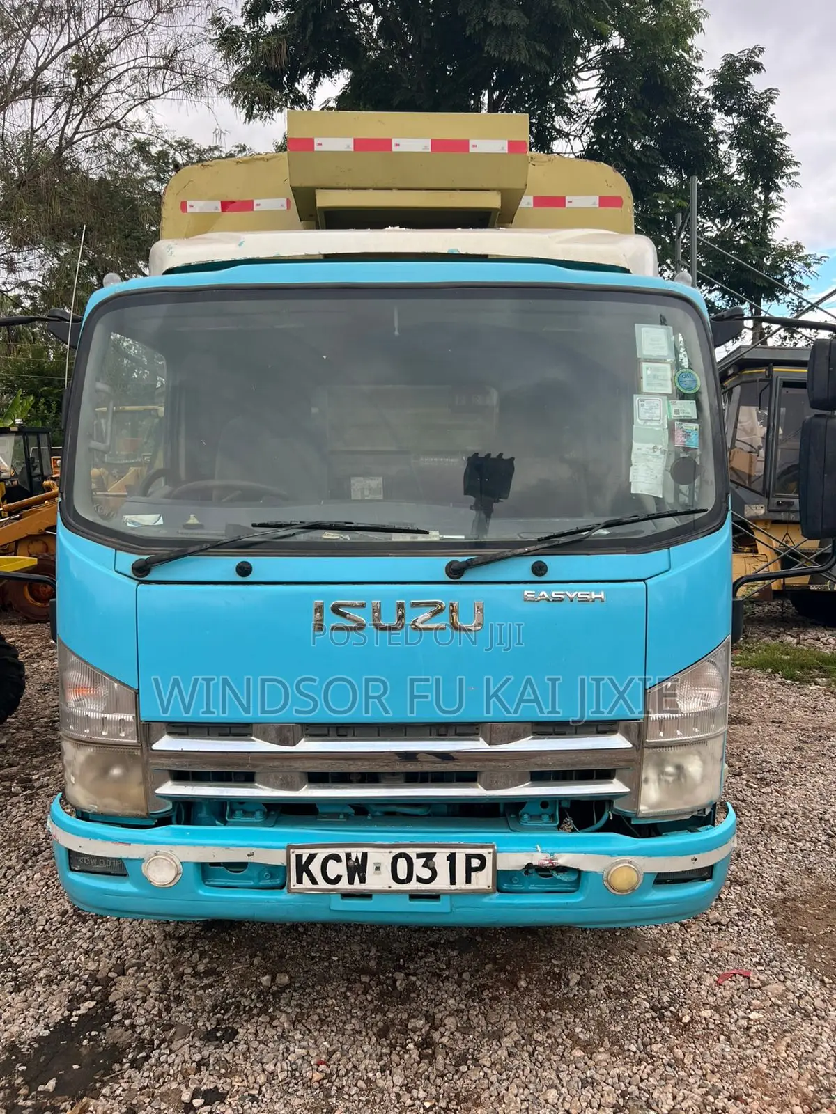ISUZU NQR 75 Cargo Truck