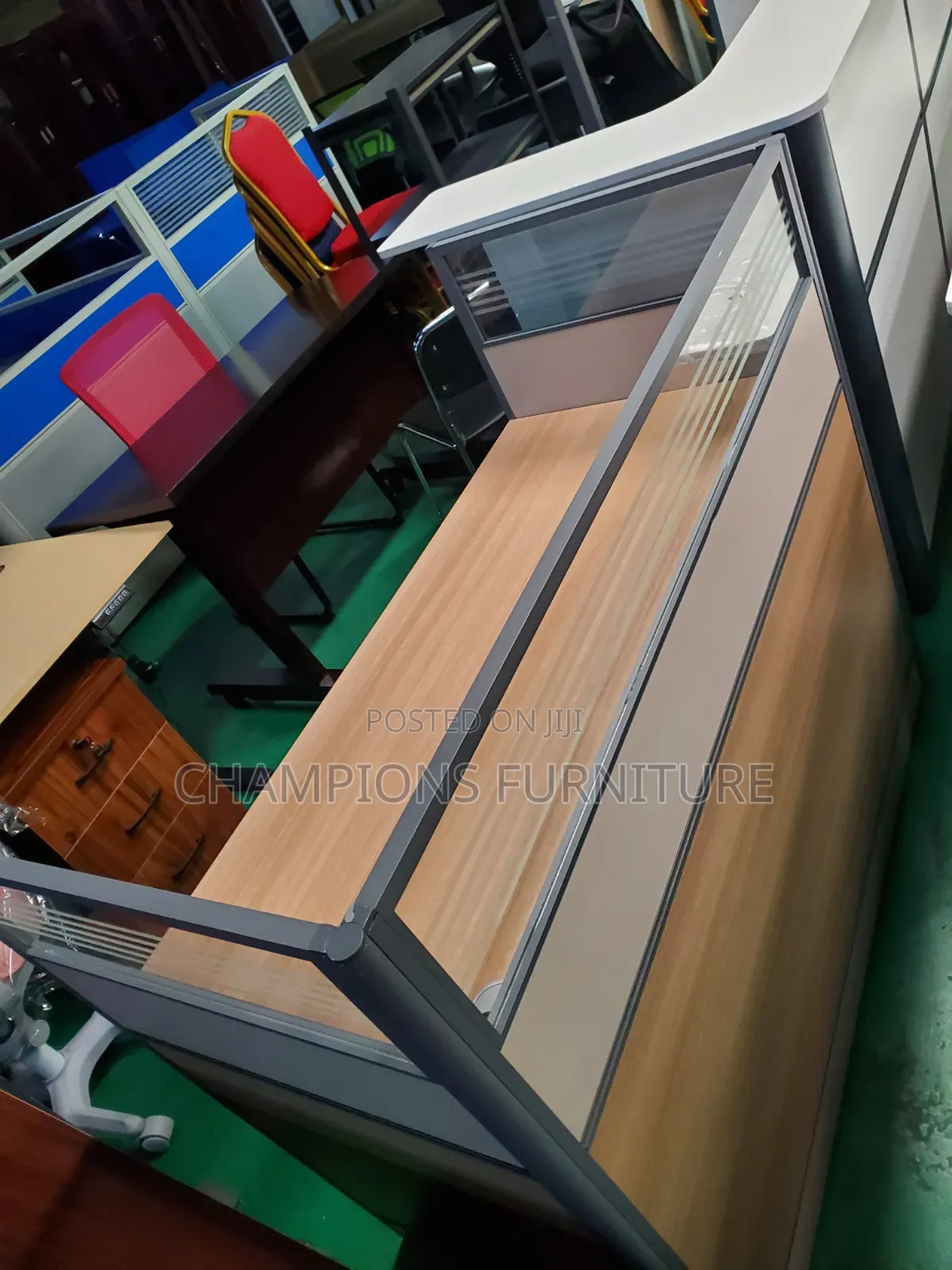 Modern One Way Modular Workstation