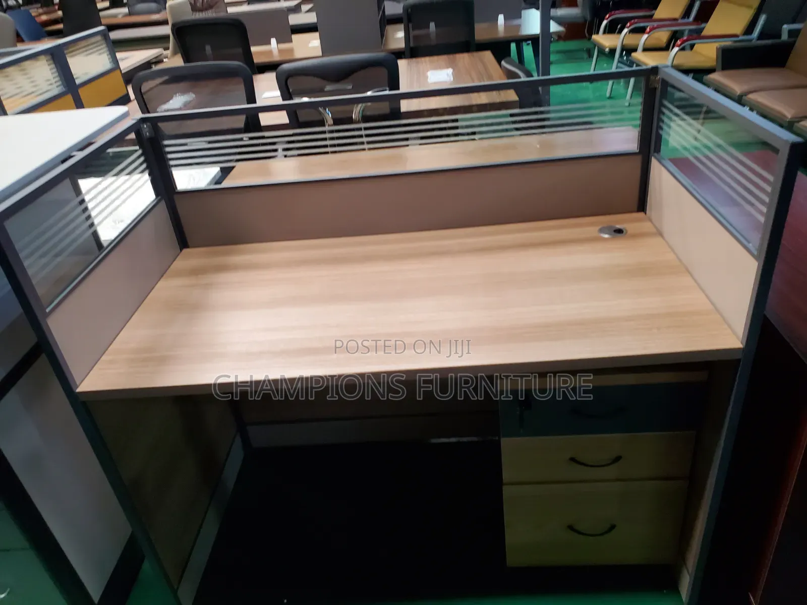 Modern One Way Modular Workstation