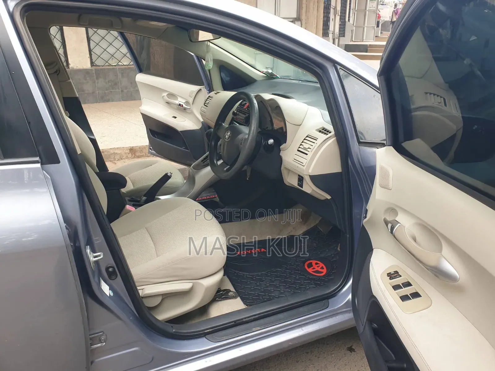 Toyota Auris 2011 Gray