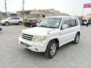 Mitsubishi Pajero 2002 White