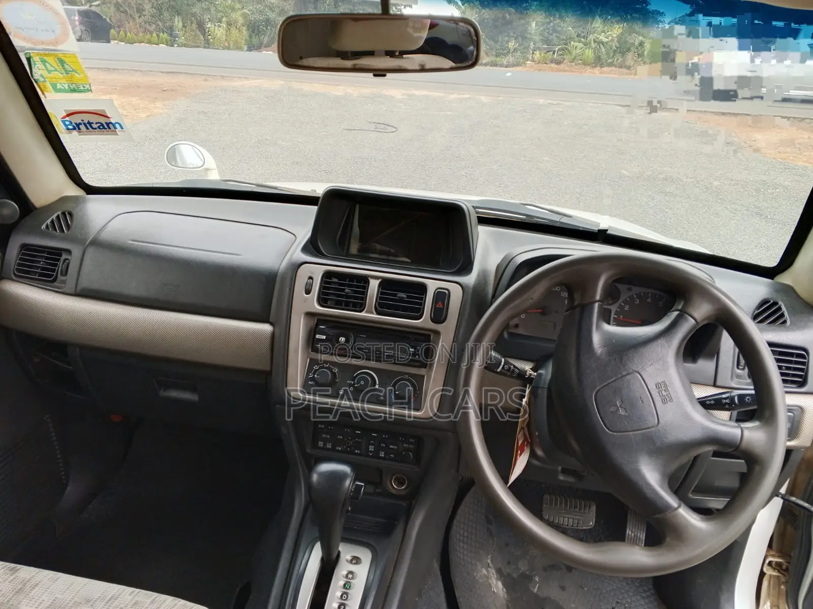 Mitsubishi Pajero 2002 White