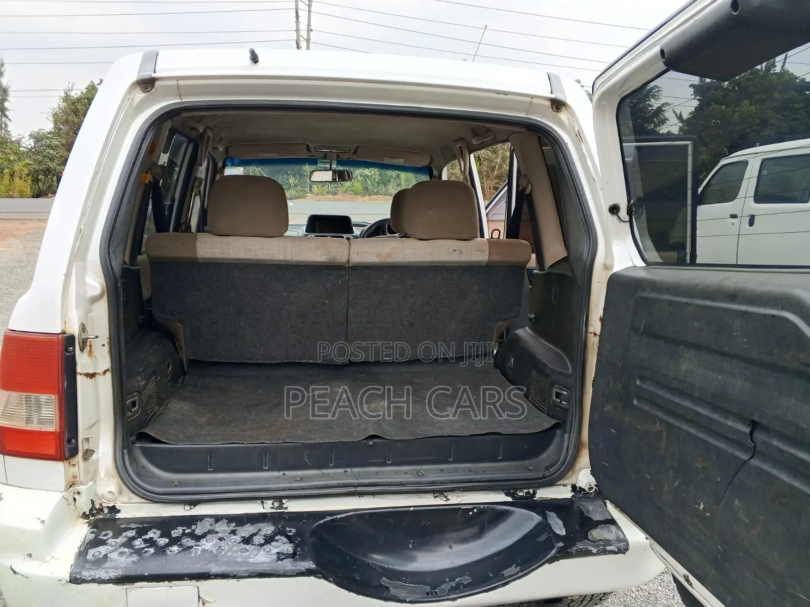 Mitsubishi Pajero 2002 White