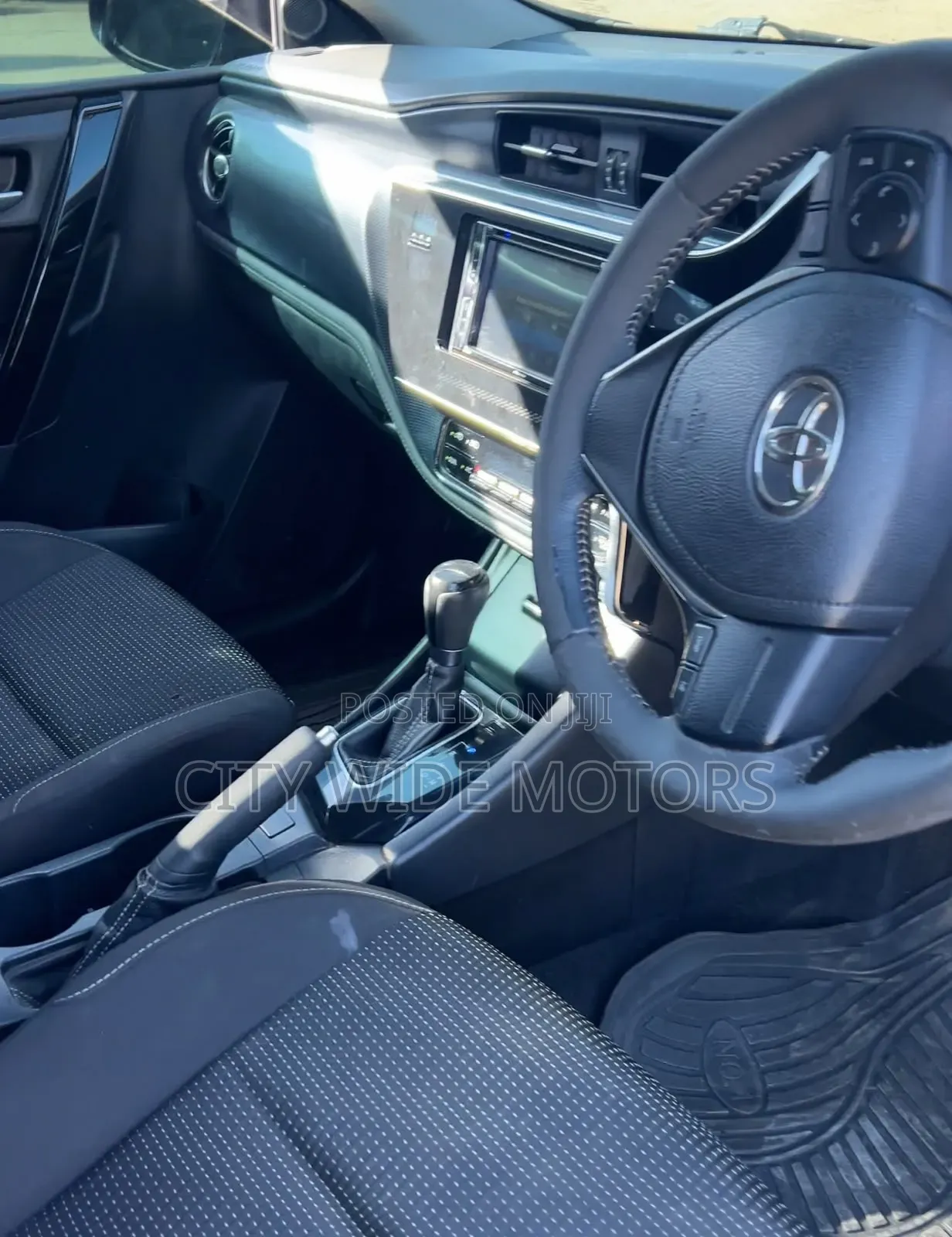 Toyota Auris 2014 Red
