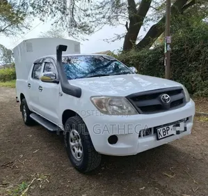 Toyota Hilux 2011 White