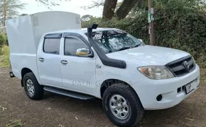 Toyota Hilux 2011 White