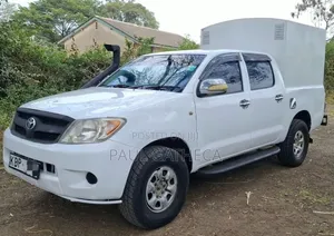 Toyota Hilux 2011 White