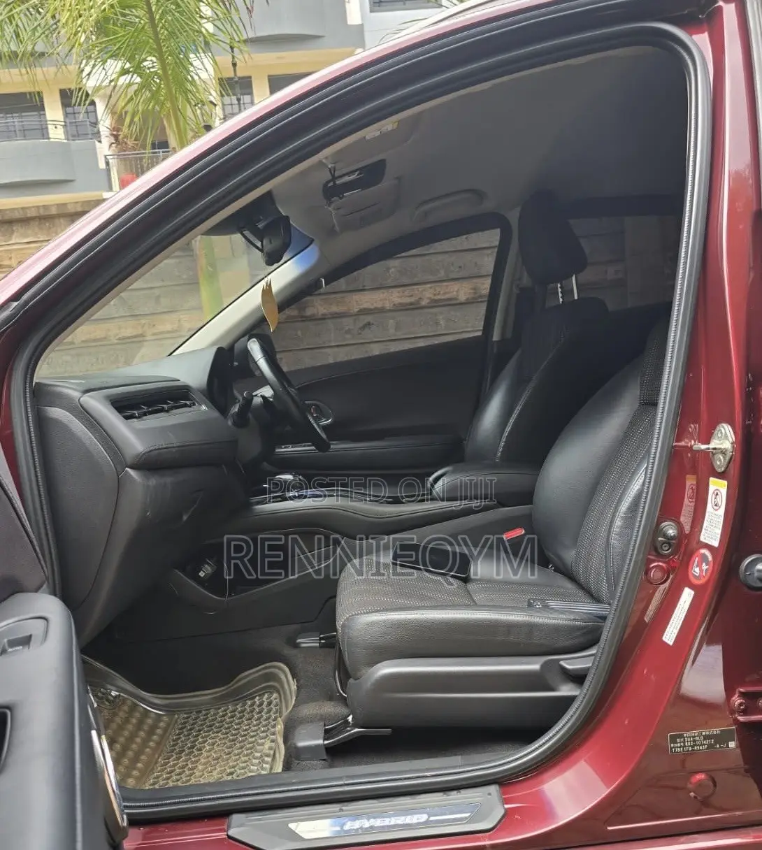 Honda Vezel 1.5 Hybrid 4WD 2015 Maroon