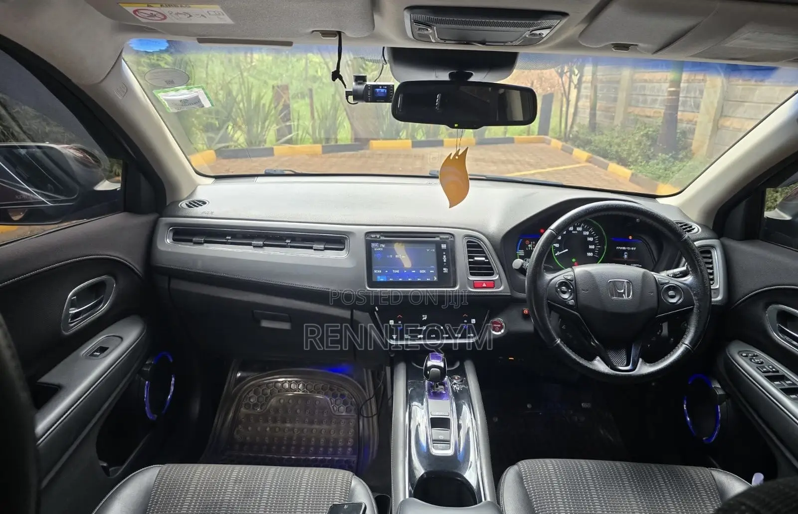 Honda Vezel 1.5 Hybrid 4WD 2015 Maroon