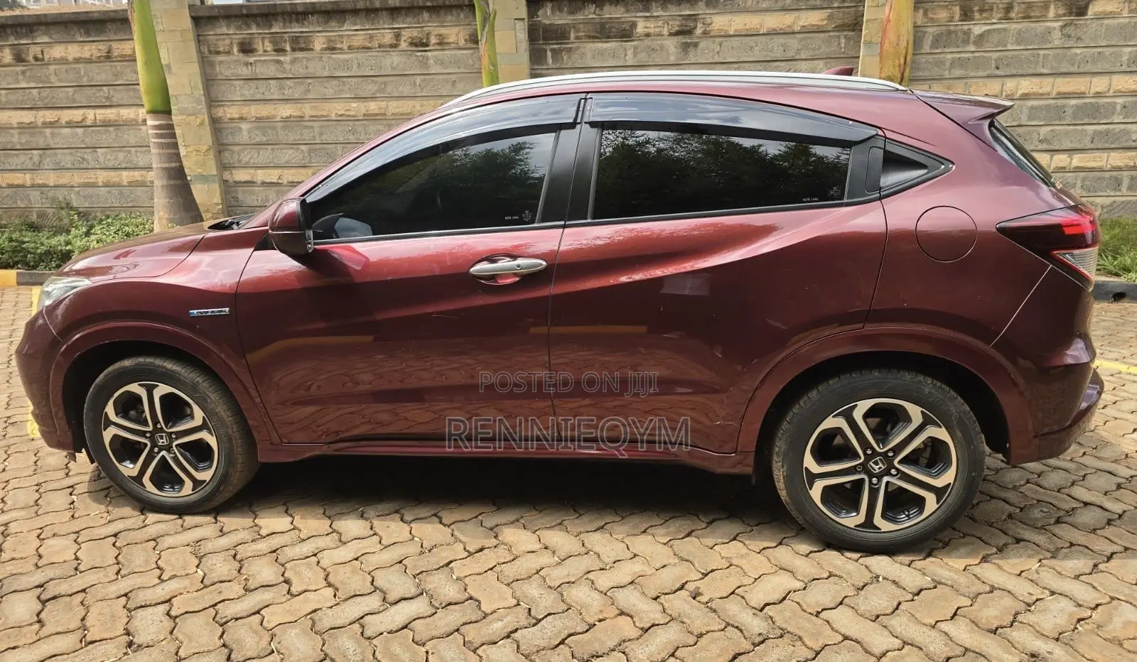 Honda Vezel 1.5 Hybrid 4WD 2015 Maroon