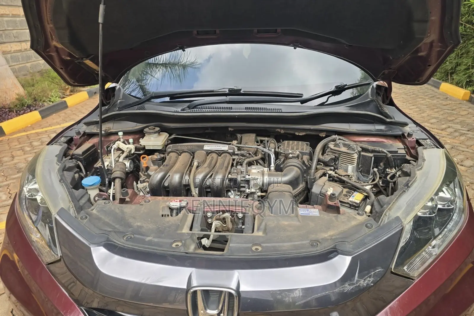 Honda Vezel 1.5 Hybrid 4WD 2015 Maroon