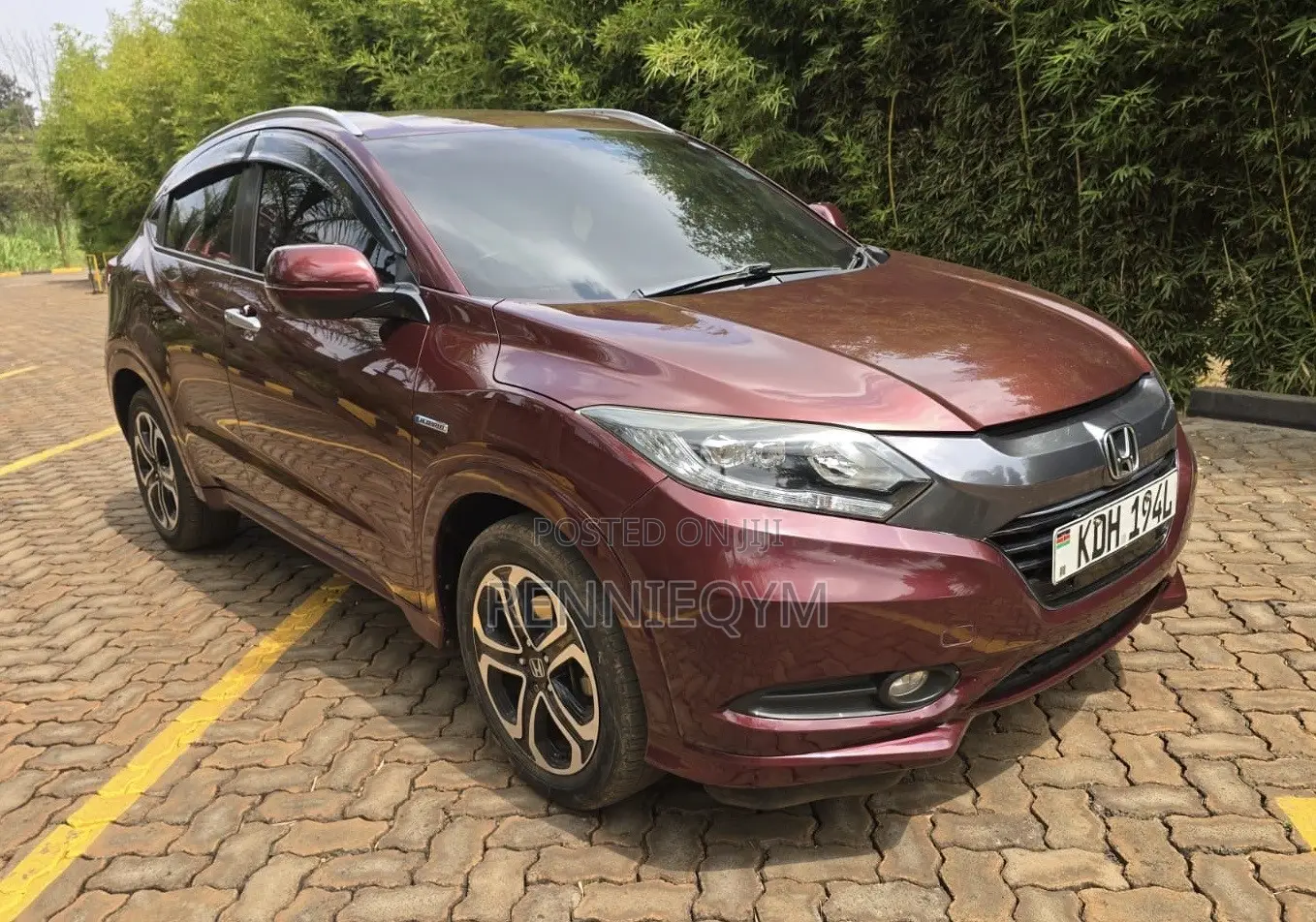 Honda Vezel 1.5 Hybrid 4WD 2015 Maroon