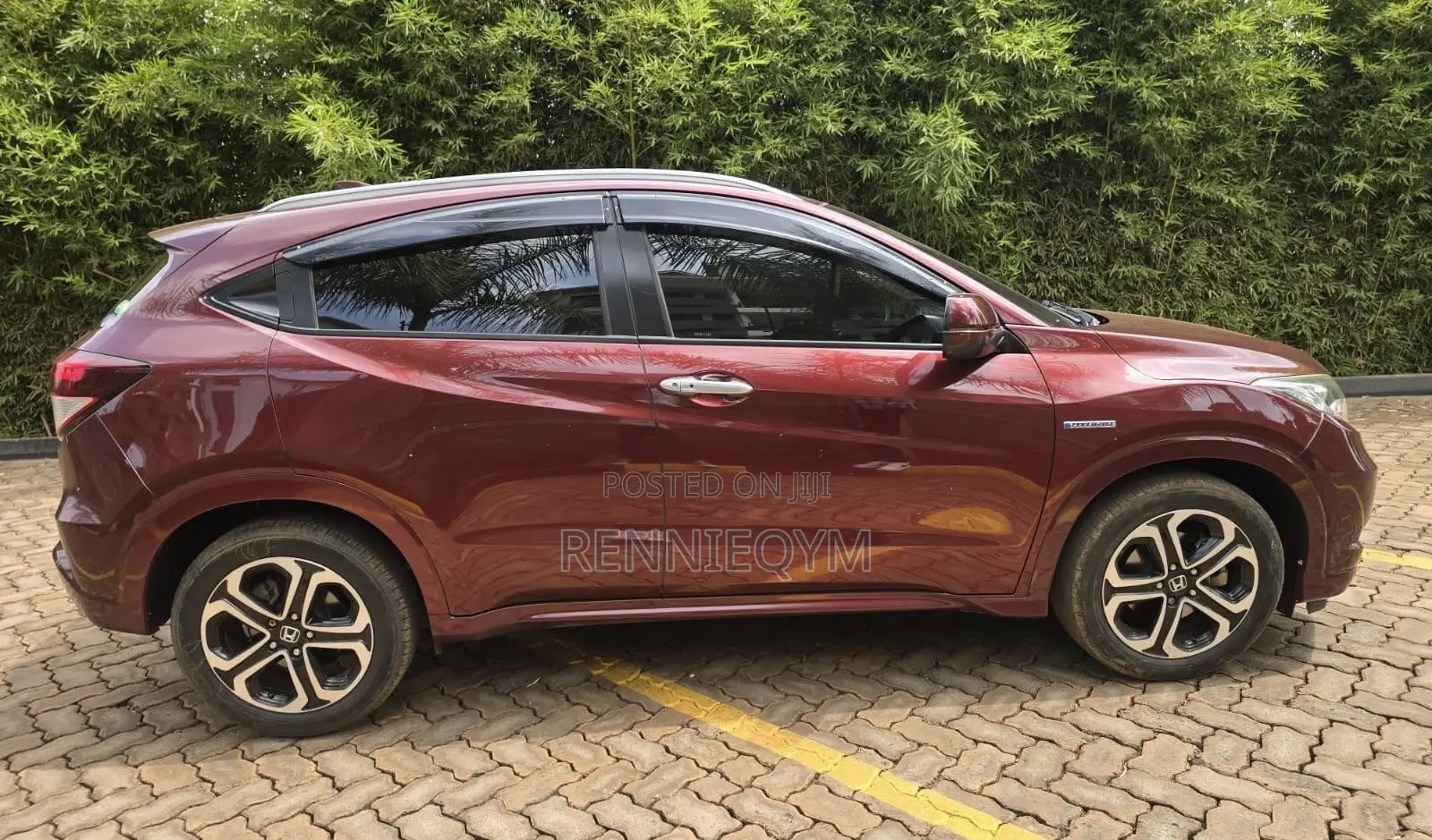 Honda Vezel 1.5 Hybrid 4WD 2015 Maroon