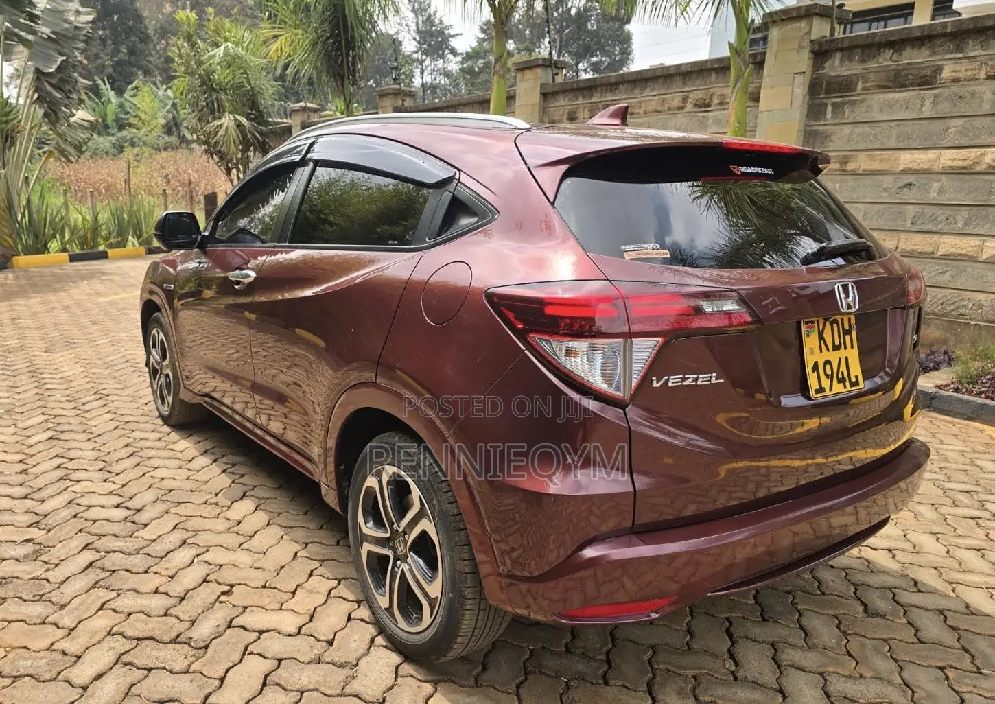 Honda Vezel 1.5 Hybrid 4WD 2015 Maroon