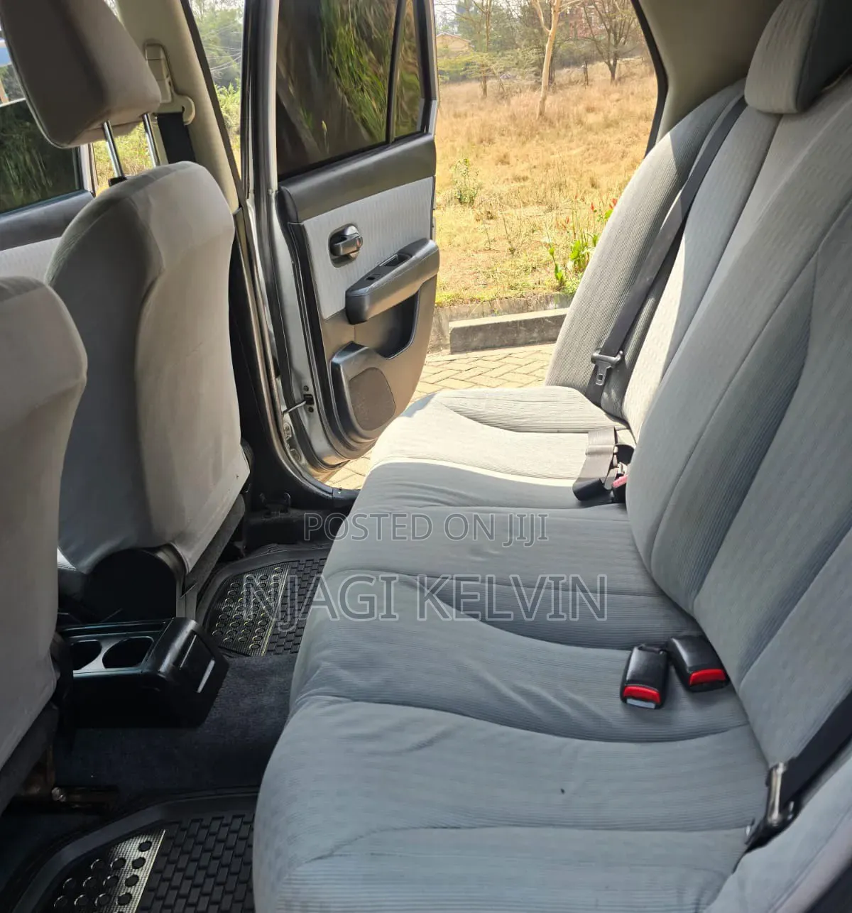 Nissan Tiida 2010 Silver
