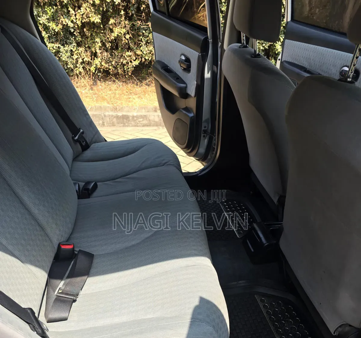 Nissan Tiida 2010 Silver