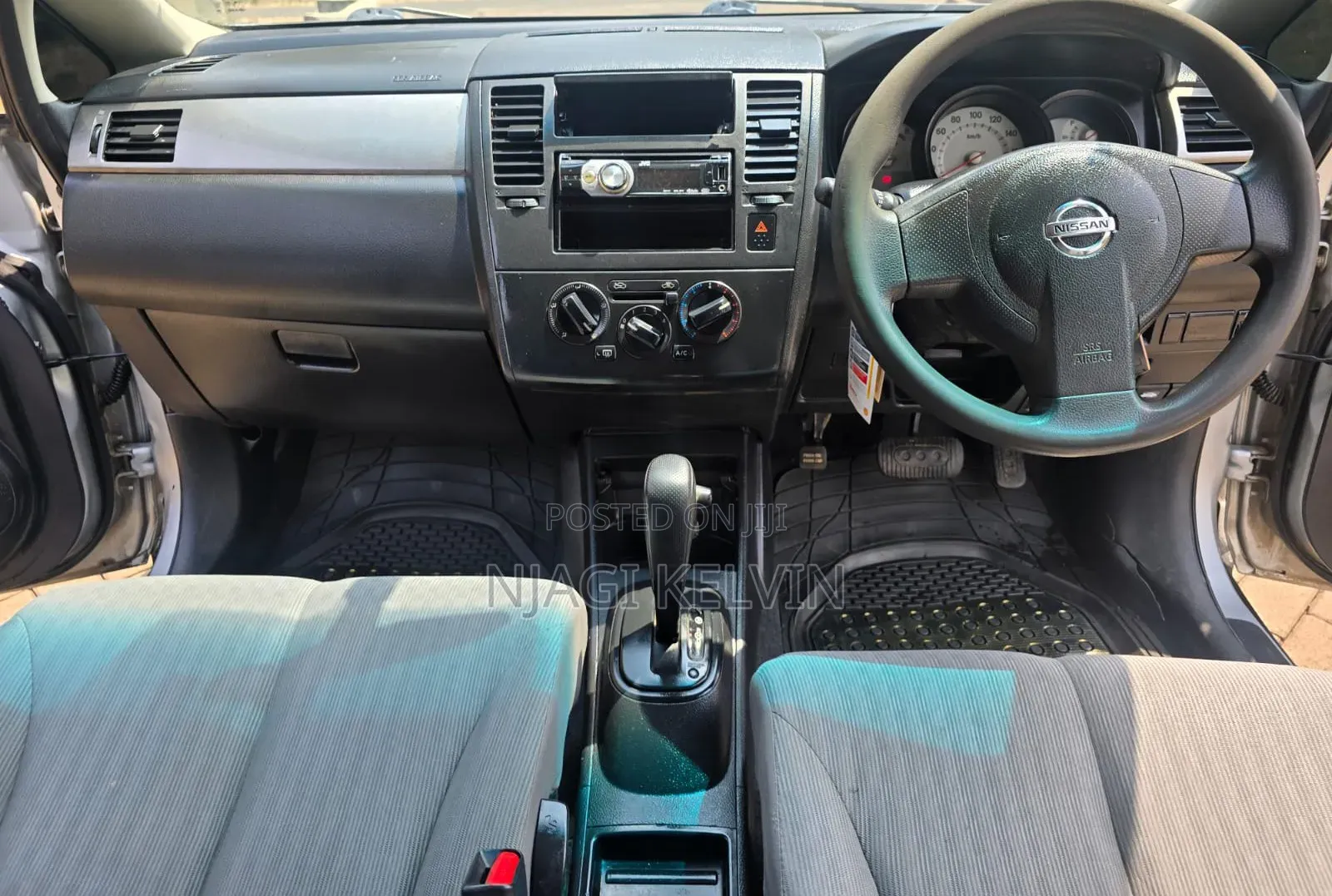 Nissan Tiida 2010 Silver